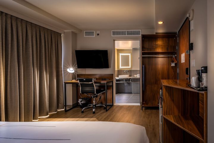 Room 26 of 38
