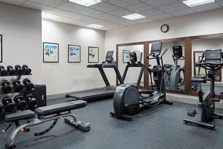 Holiday Inn Express & Suites Midwest by IHG