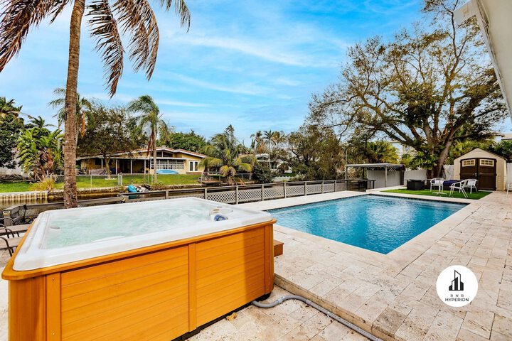 Stylish Aventura Home With Pool on Intercostal