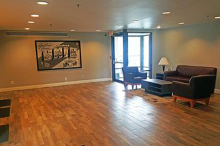 Super 8 by Wyndham Brook Park / Cleveland
