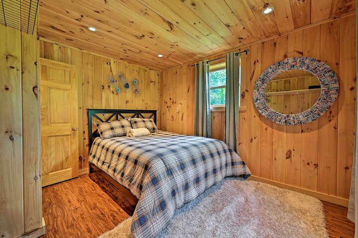 Private Chester Home w / Deck Mins to Skiing!