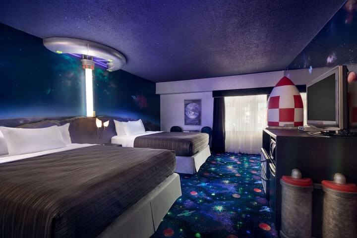 Room 24 of 66