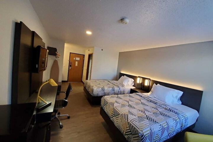 Motel 6 Kewanee IL