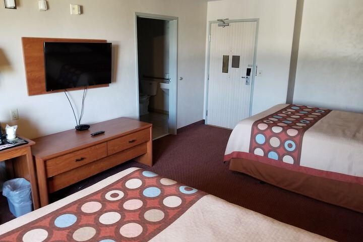 Super 8 by Wyndham Bellingham Airport / Ferndale
