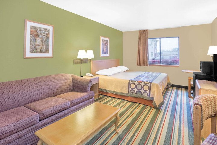 Room 14 of 15