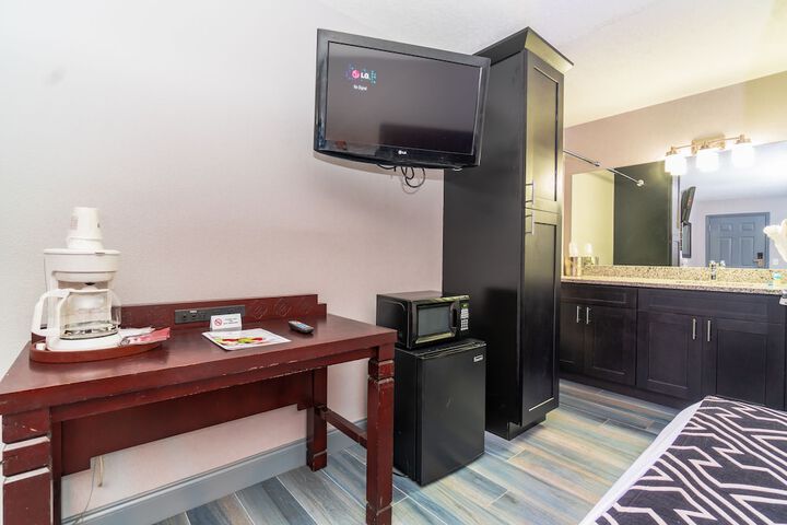 Room 26 of 34