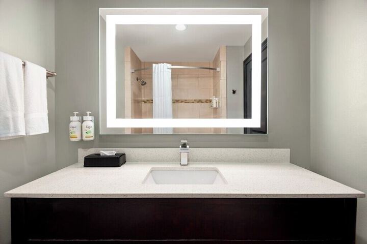 La Quinta Inn & Suites by Wyndham Gonzales LA