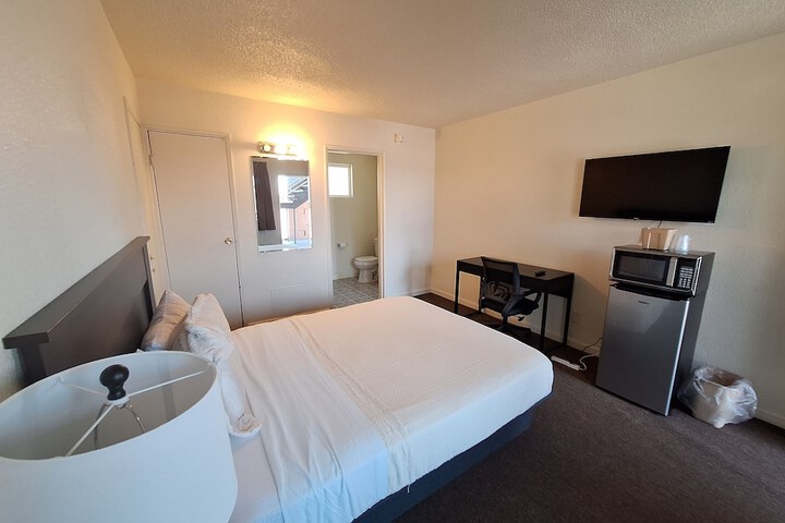 Leisure Lodge Motel