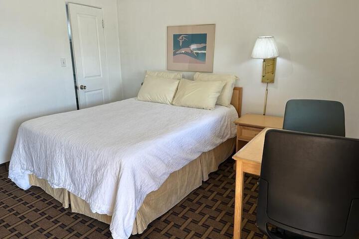 Room 34 of 40
