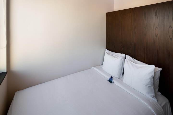 Room 32 of 55