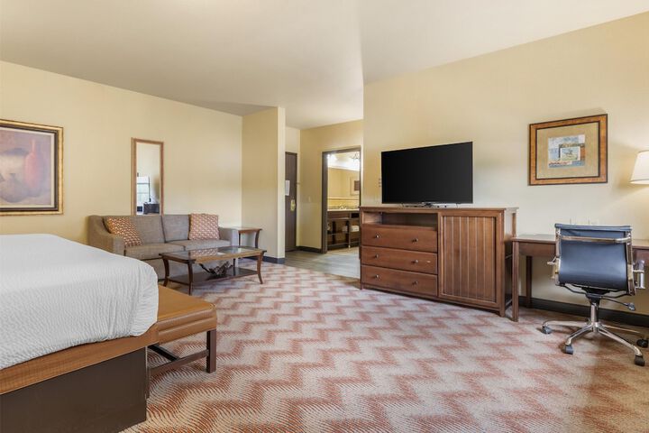 Best Western Plus Cimarron Hotel & Suites