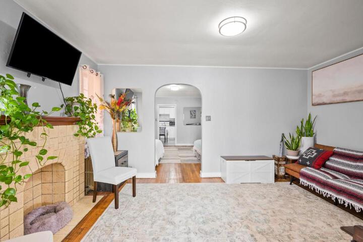 Large apartment with multiple sleeping options