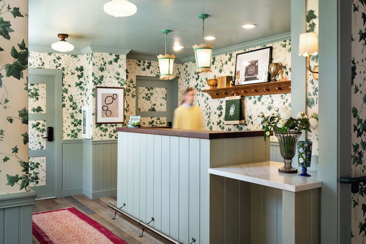 Le Petit Pali at 8th Ave