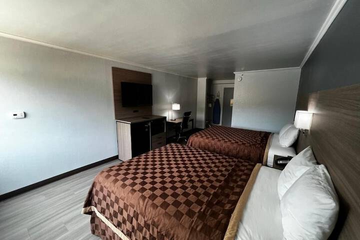 Room 5 of 11
