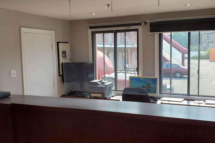 Falcon Motel Brossard