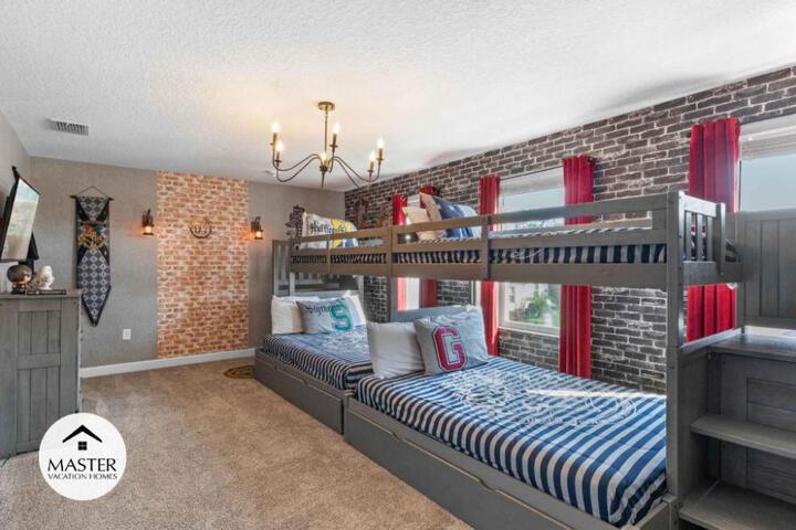 Bedrooms 5 Bathrooms Storey Lake 2885 SC