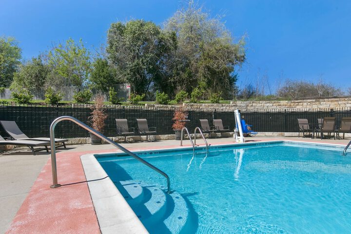 Pool 5 of 25