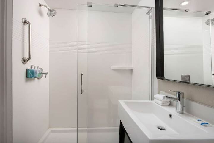 Room 14 of 28