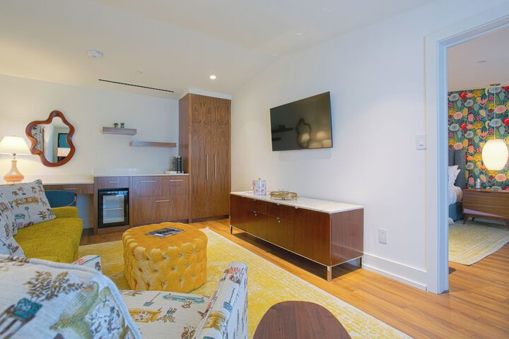 Room 9 of 28