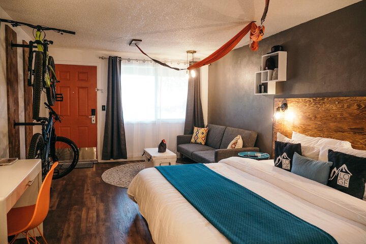 Room 34 of 76