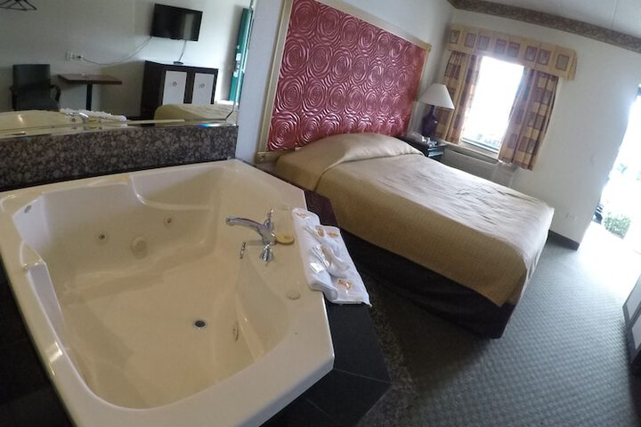 Room 33 of 34