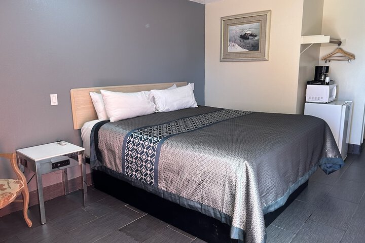 California Inn & Suites Adelanto US 395