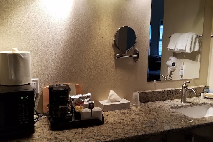 Room 13 of 77