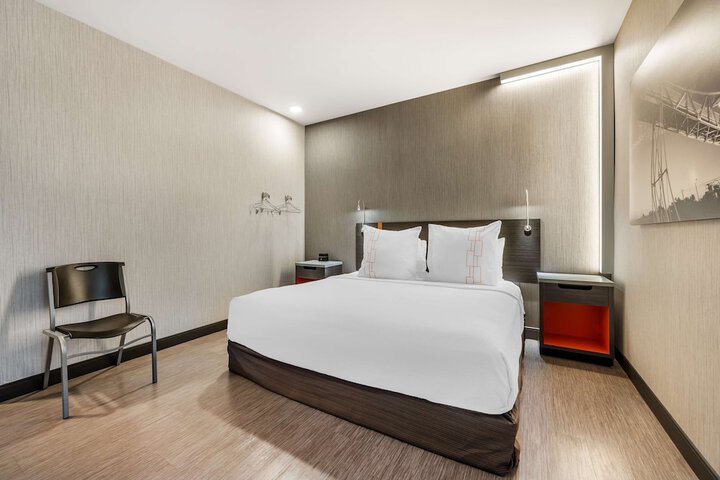Room 35 of 48
