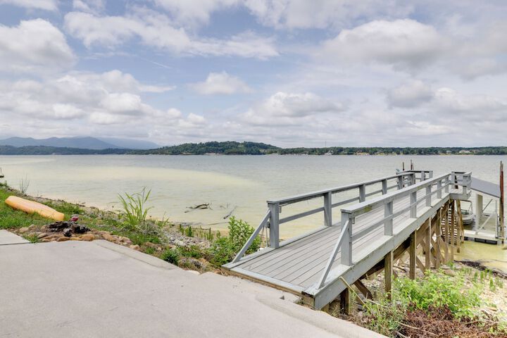 Spacious Baneberry Home w / Lake Douglas Views!