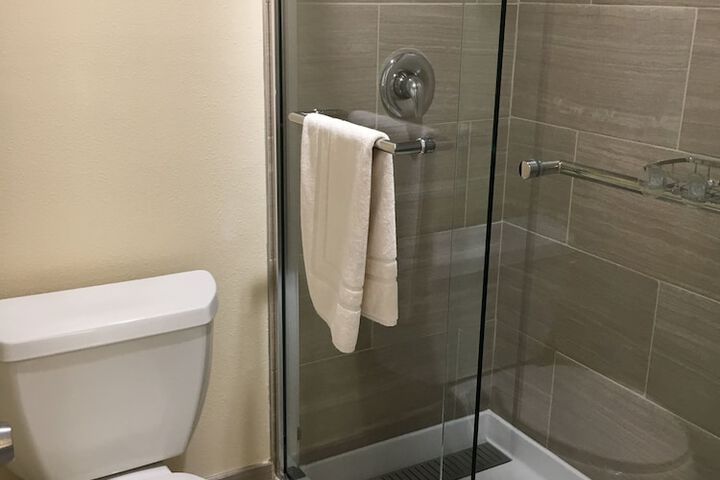 Room 8 of 12