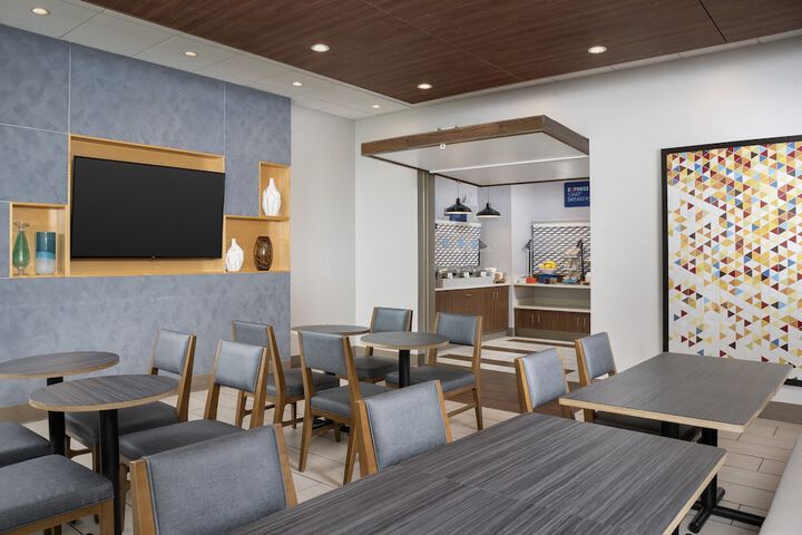 Holiday Inn Express & Suites Pittsburgh North Shore by IHG
