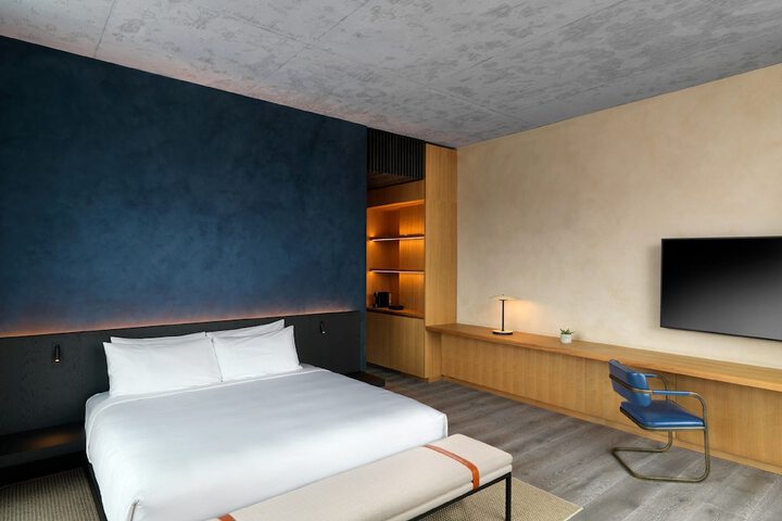Room 26 of 43