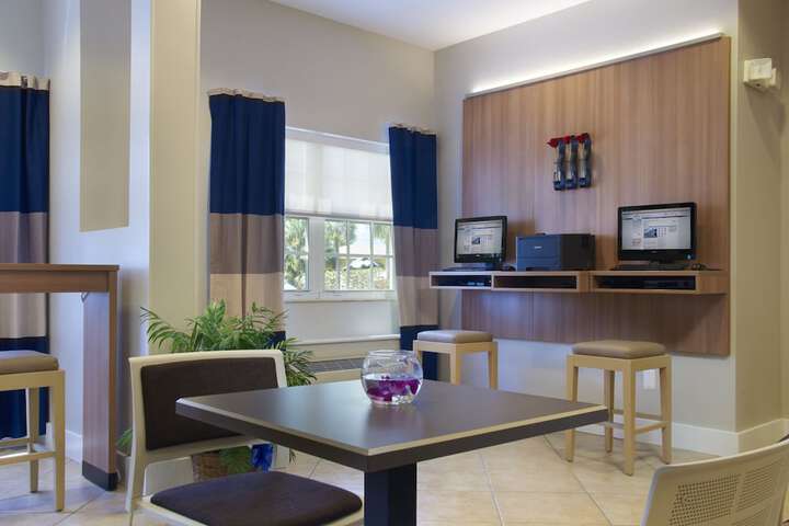 Microtel Inn & Suites by Wyndham Port Charlotte / Punta Gorda