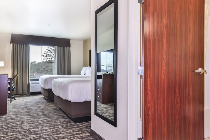Cobblestone Hotel & Suites - Rhinelander