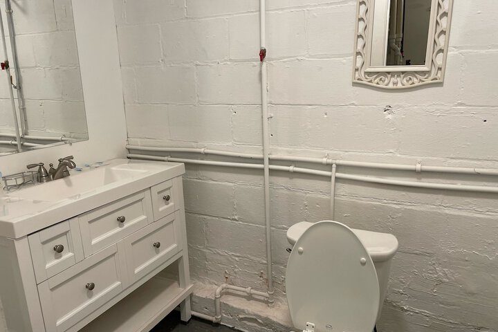 Room 45 of 143