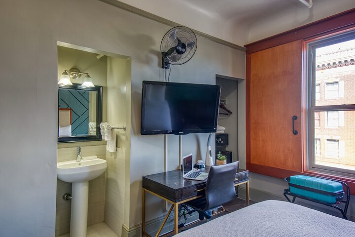 Room 81 of 115