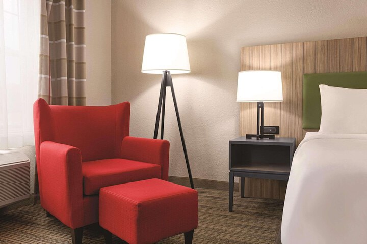 Room 32 of 40
