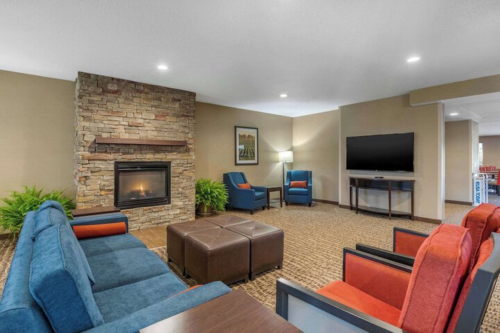 Comfort Suites Cedar Falls Industrial Park