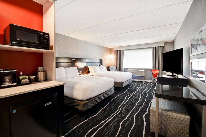 Room 34 of 102