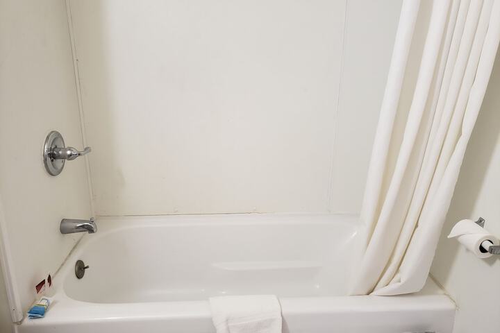 Room 17 of 36