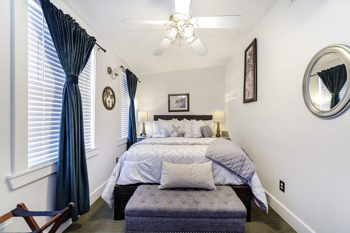Room 27 of 74