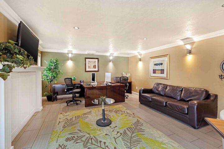Business Center 78 of 78