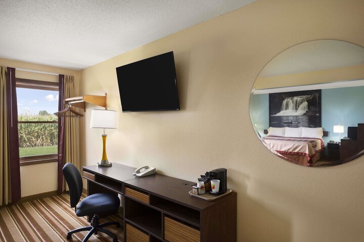 Room 30 of 36