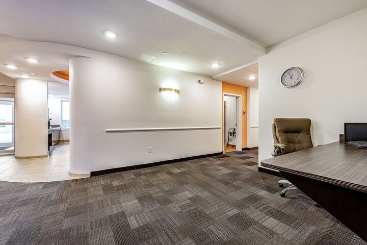 Business Center 52 of 53