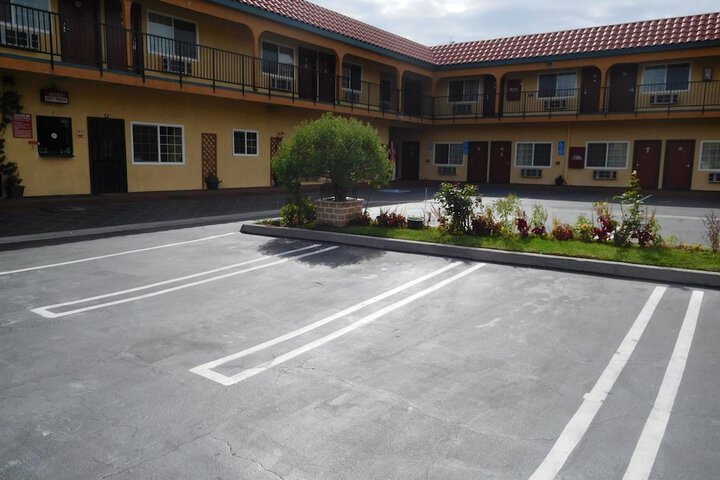 Property Grounds 34 of 37