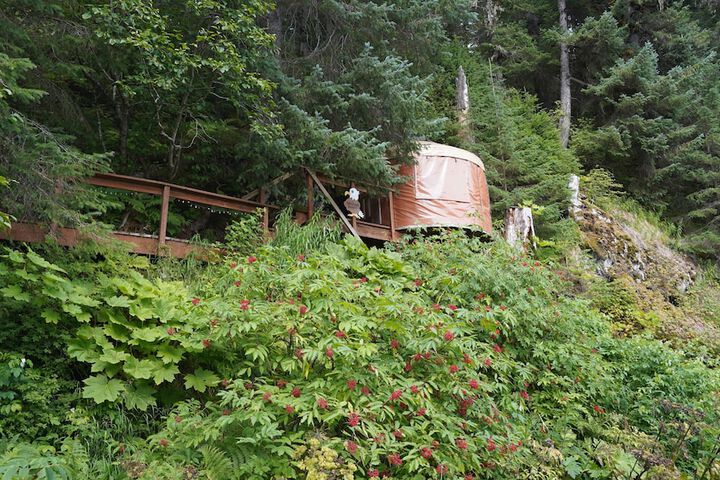 Nauti Otter Inn and Yurt Village