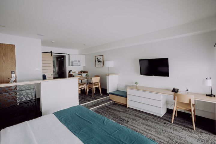Room 18 of 102