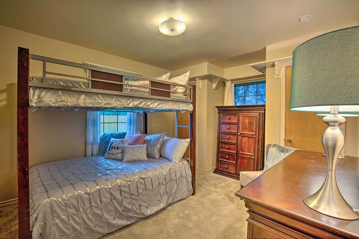 Cozy Family Home w / Fire Pit 4 Mi to Lake Fork