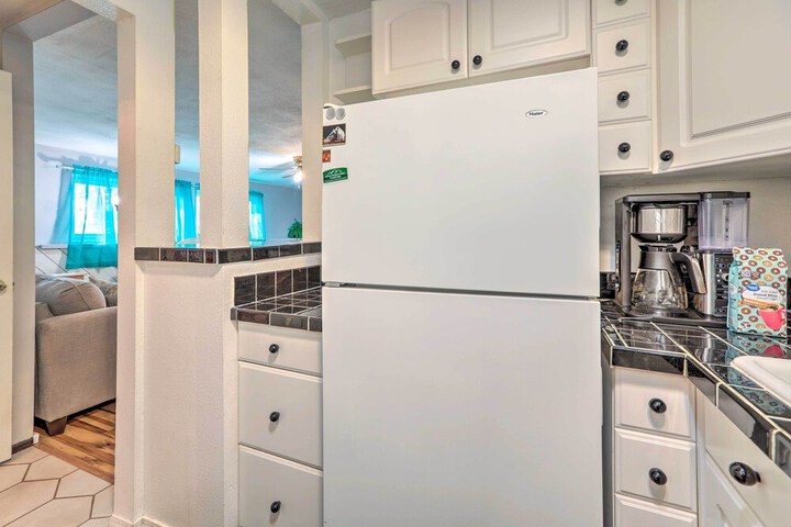 Scenic Woodland Park Cottage w / Deck + Grill!