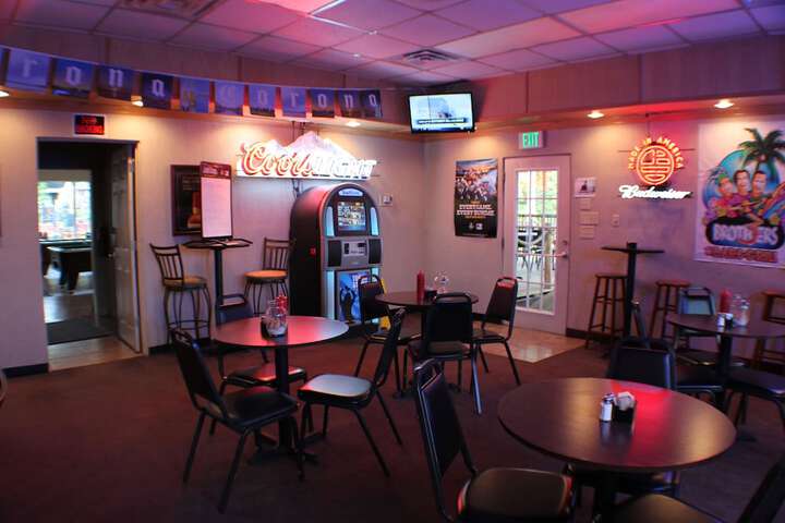 Lounge 94 of 111